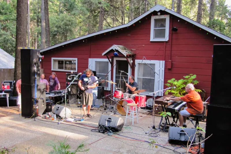 Jack Straw performs at the 2010 Porter Party on Nimshew Ridge.